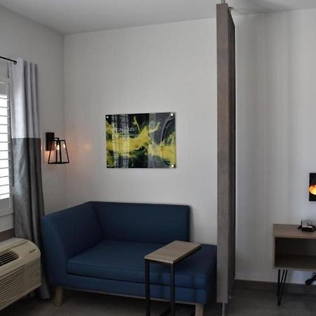 Hotel Bella Jersey Village Екстериор снимка