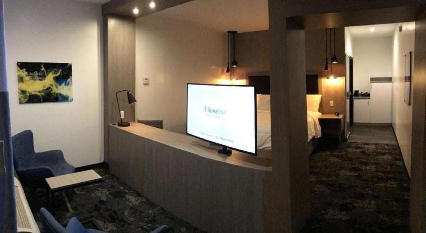 Hotel Bella Jersey Village Екстериор снимка