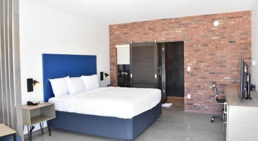 Hotel Bella Jersey Village Екстериор снимка