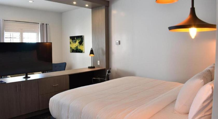Hotel Bella Jersey Village Екстериор снимка