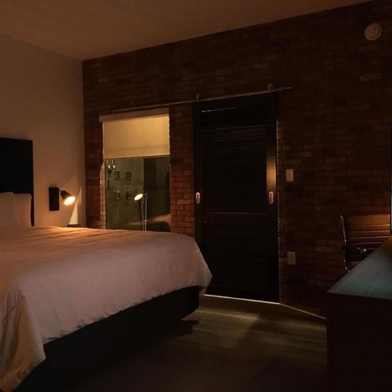 Hotel Bella Jersey Village Екстериор снимка