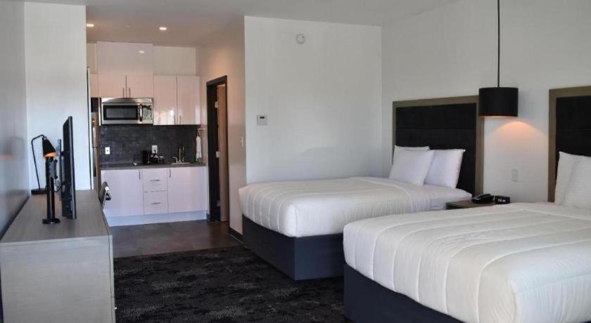 Hotel Bella Jersey Village Екстериор снимка