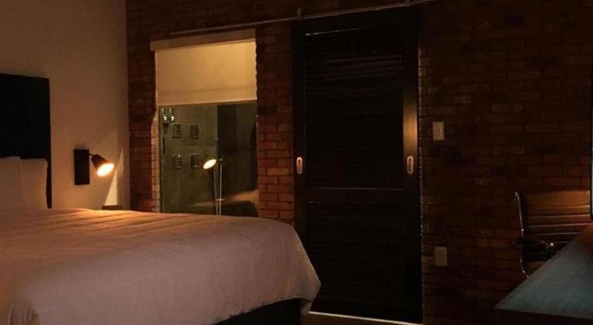 Hotel Bella Jersey Village Екстериор снимка